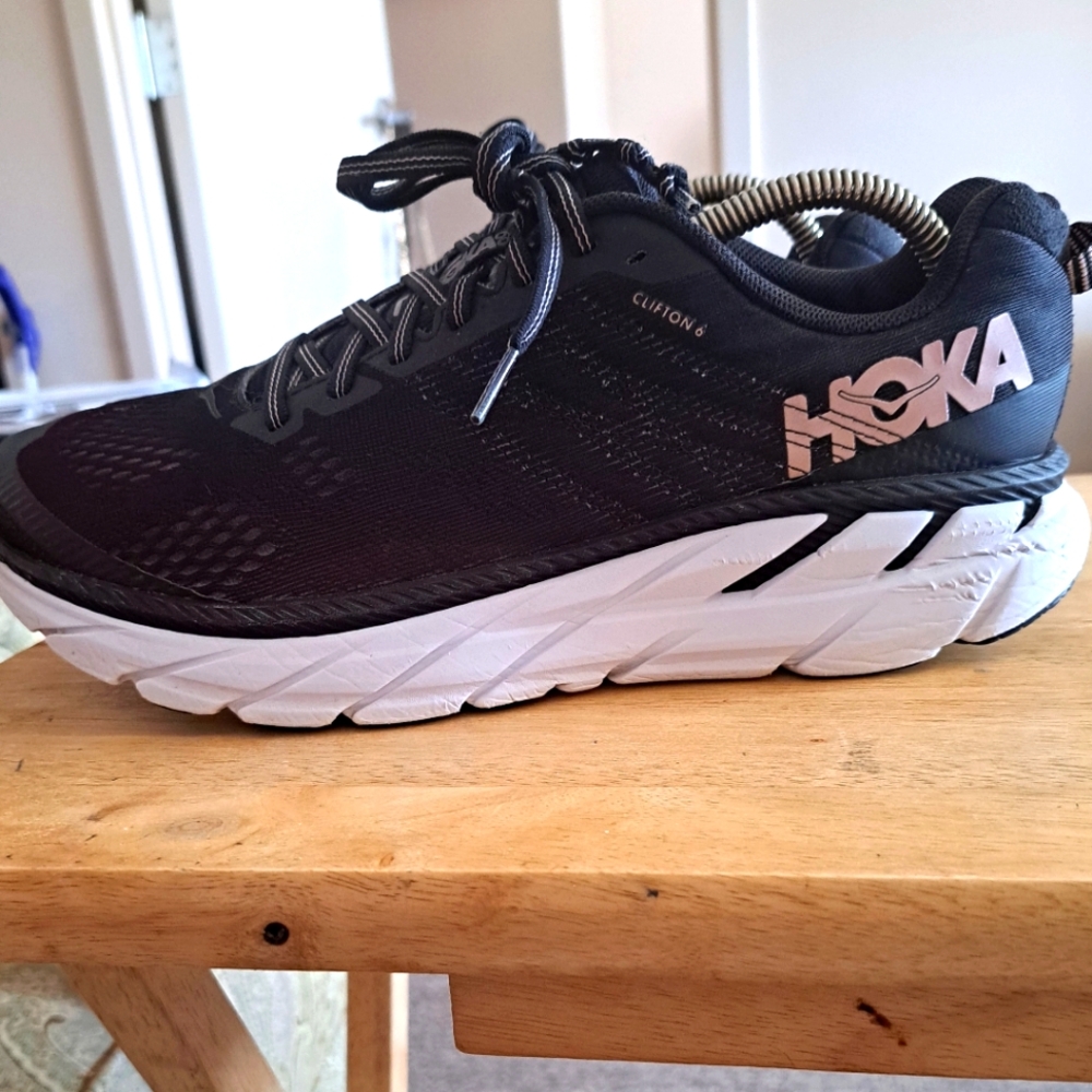 Hoka One One Black/Gold   Clifton  6 Running/Athletic Shoes Size 10.5 B